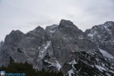 Hintere Karlspitze in der Mitte. Rechts davor das Totenkirchl, links davor Christaturm und Fleischbank