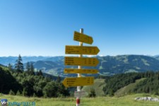 Wegweiser an der Kaiser Hochalm